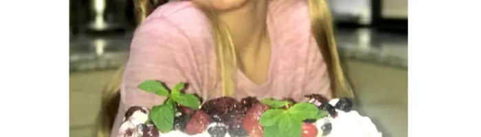 Kateys Very Berry Pavlova