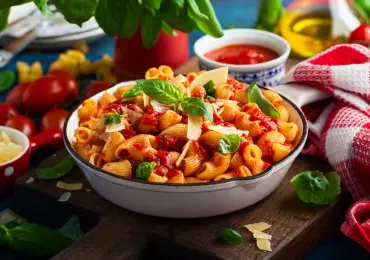 Pasta Con Pomodoro e Basilico