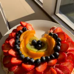 Fun fruit Pavlova